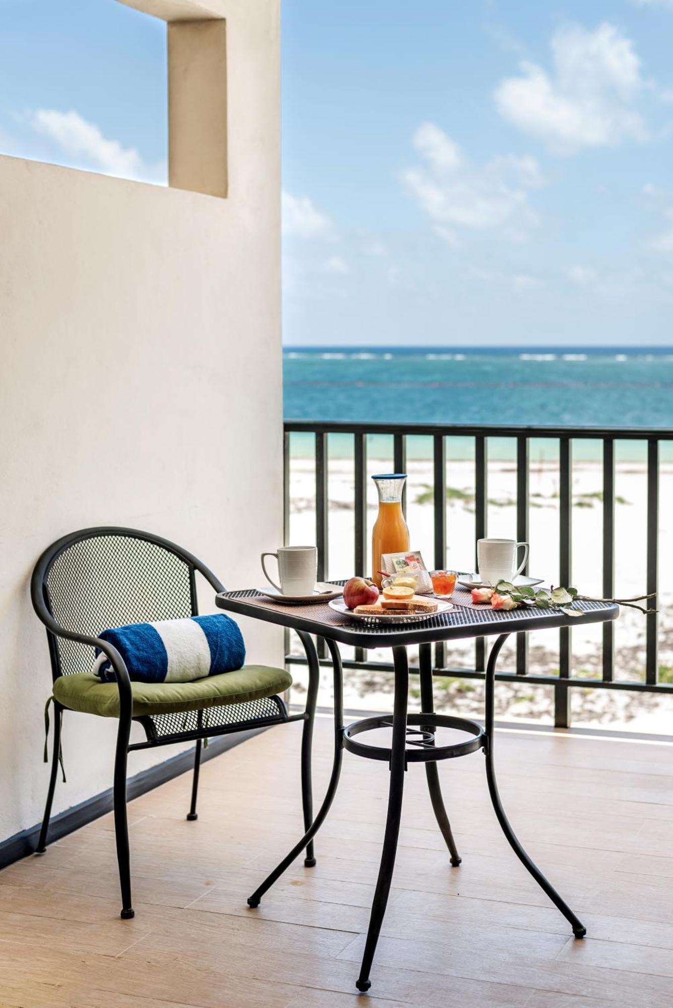 פוארטו מורלוס Vela'S Condos Ocean Front מראה חיצוני תמונה